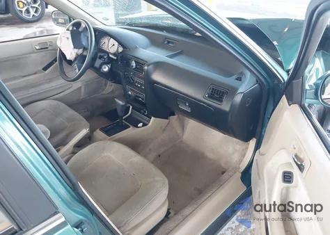 1993 Honda Accord 10Th Anniversary z USA, uszkodzony, nr VIN 01HGCB7695PA18833